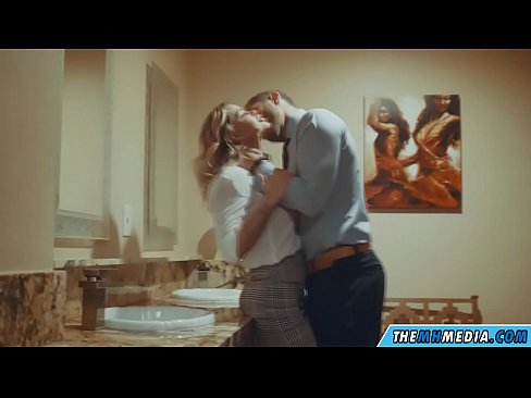 ❤️ Том биетэй шаргал үст таныг нийтийн бие засах газар уруу татах үед ❤️ Зовох манайд ❌️